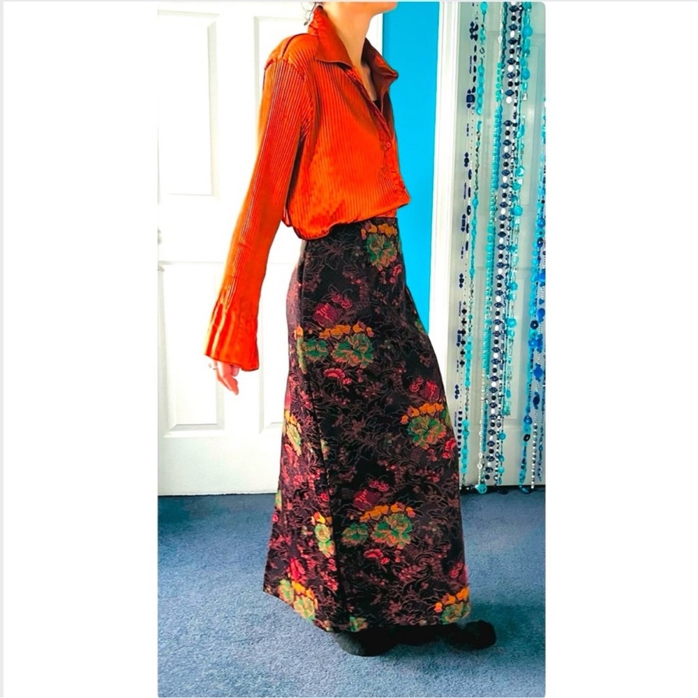 Vintage  Floral Brocade Tapestry Pencil Maxi Skirt – Red, Gold by April Cornell - Picture 15 of 16